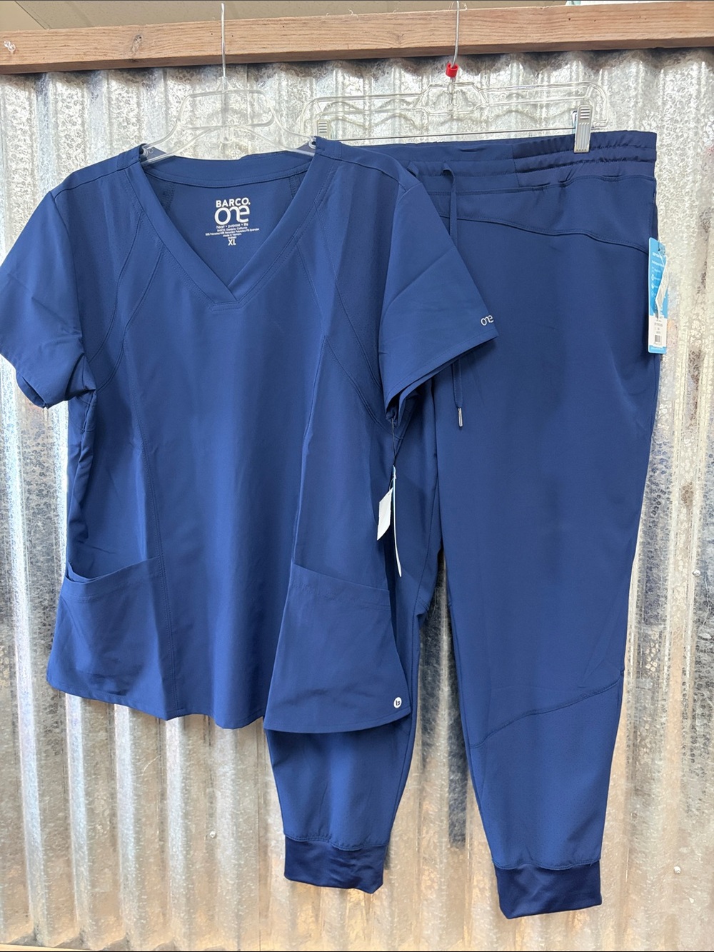Barco Uniforms Women's Scrub Top and Jogger Set - Top XL/Pants XL PETITE